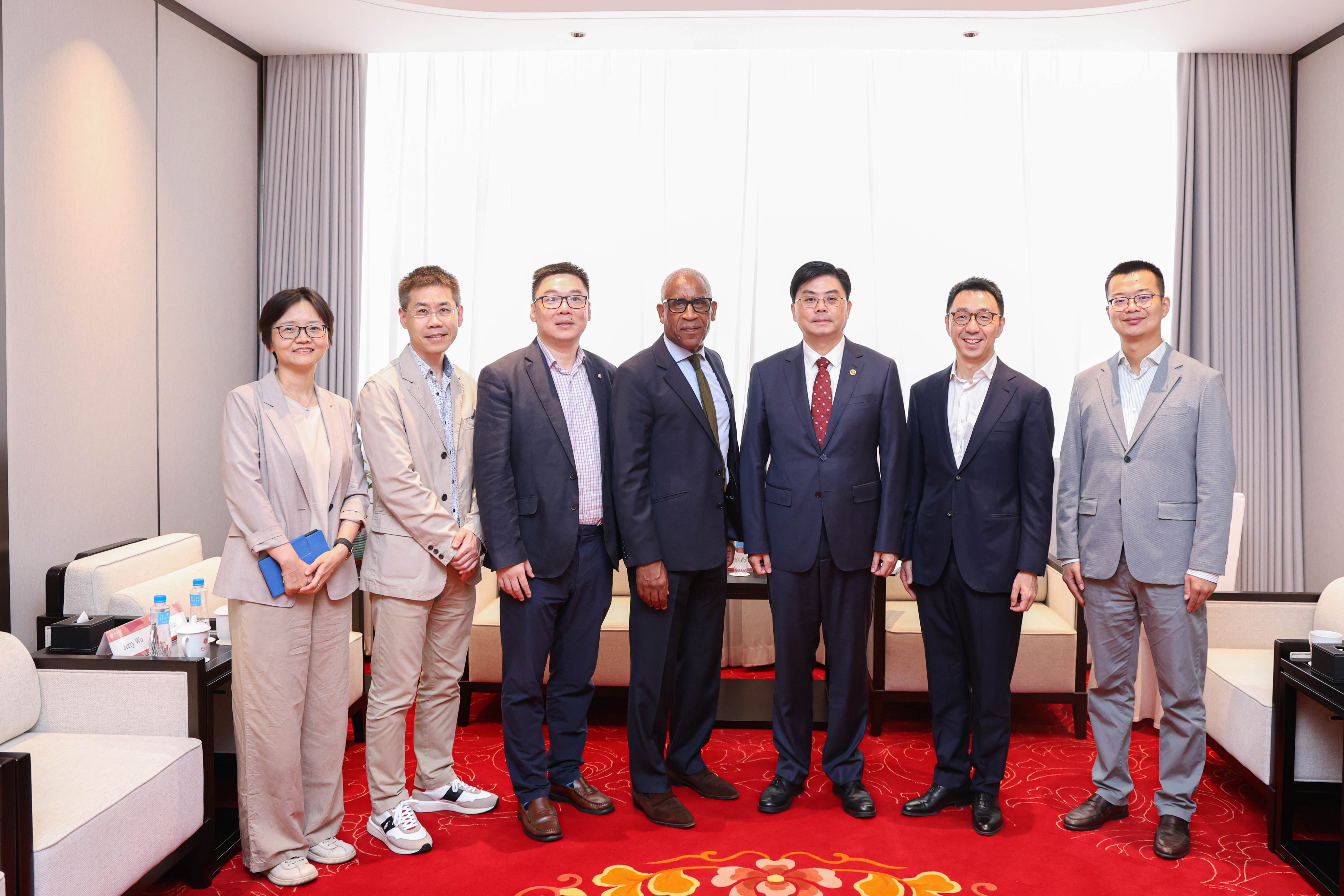 剑桥大学副校长西蒙·伍利访问北京大学.jpg 剑桥大学副校长西蒙·伍利访问北京大学.jpg