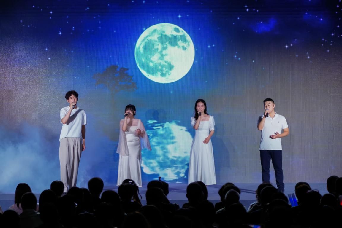 北京大学举行2026年“未名映秋月，博雅颂家国”国庆中秋晚会7.jpg