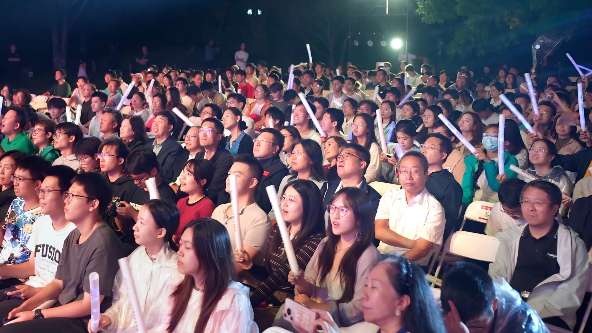 北京大学举行2026年“未名映秋月，博雅颂家国”国庆中秋晚会1.jpg