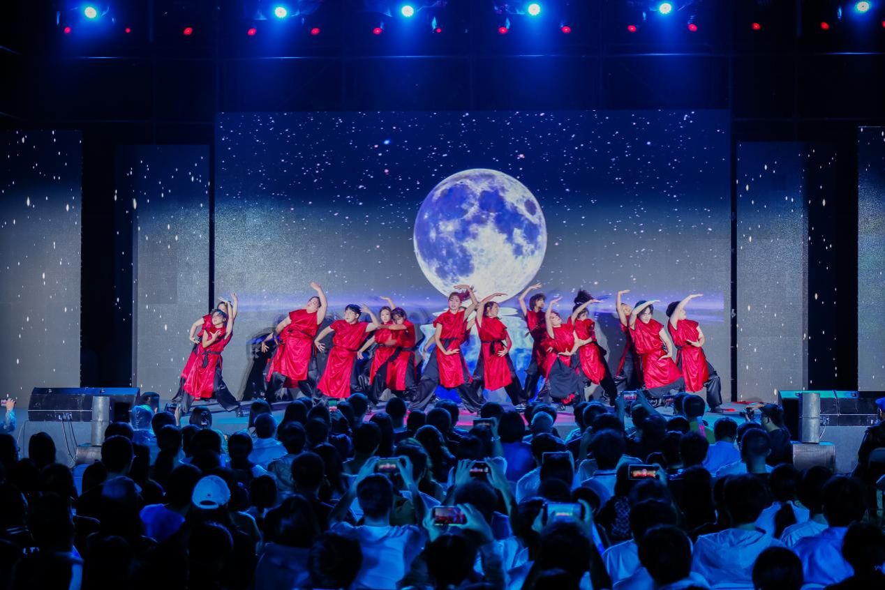 北京大学举行2026年“未名映秋月，博雅颂家国”国庆中秋晚会8.jpg